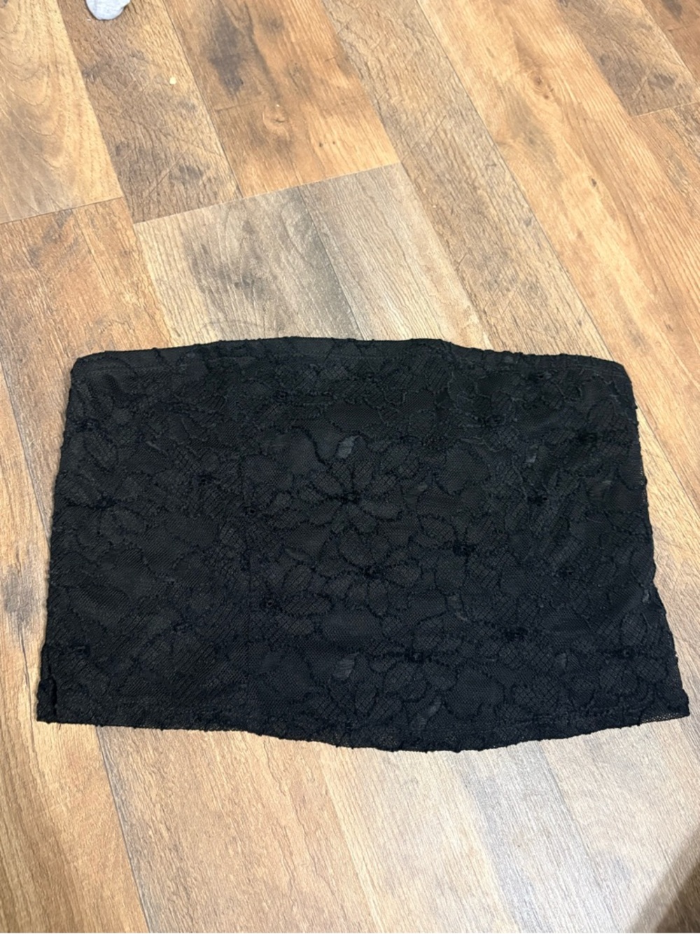Black Lace Strapless Bandeau Top - Picture 2 of 5